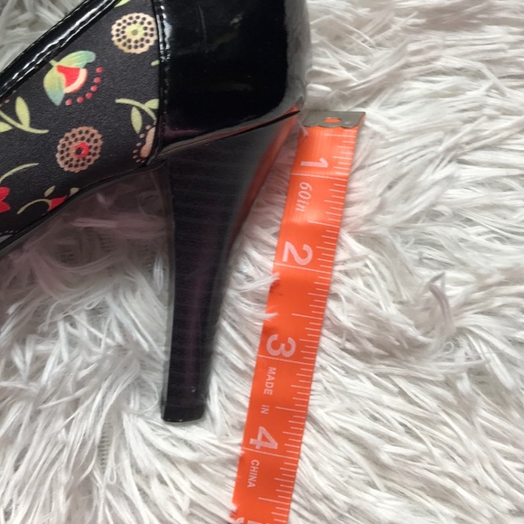 Floral Print Heels - Picture 7 of 7
